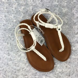 Universal Thread Larissa White Thong Sandals Sz 6